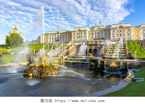 俄罗斯圣彼得堡彼得夏宫宫和参孙喷泉大瀑布